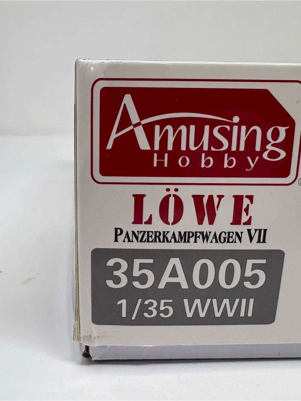 Amusing Hobby Löwe Panzerkampfwagen VII Tank Model Kit WWII